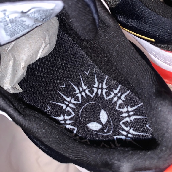 AIR MAX 270 REACTS ENG - Picture 3 of 8